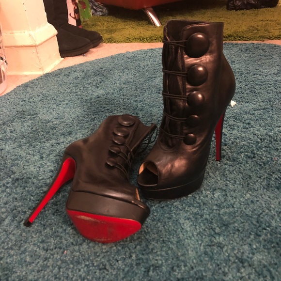 Pre- Owned size 38.5 Authentic - Picture 1 of 1